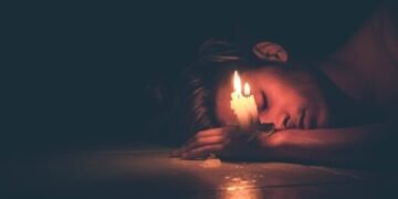 فهم الاكتئاب: الأسباب والأعراض والعلاجات