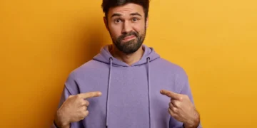 حركات تدل على عدم الثقة بالنفس